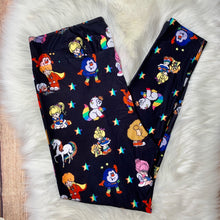 Extra Soft printed leggings with 4-way stretch fabric, so you can move with absolute comfort and ease.