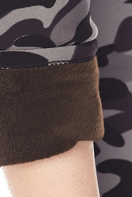 Extra Soft printed leggings with 4-way stretch fabric, so you can move with absolute comfort and ease.