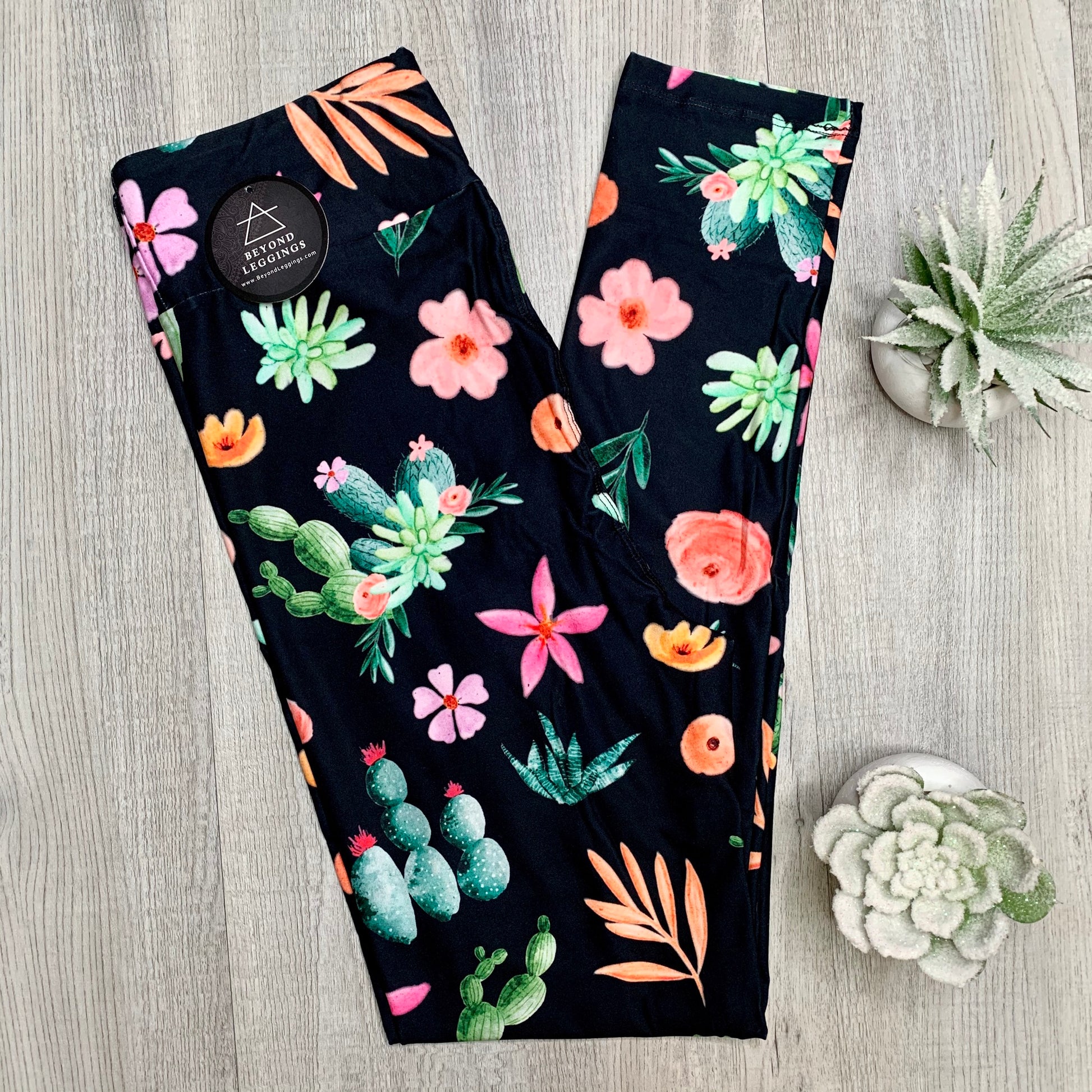 Extra Soft printed leggings with 4-way stretch fabric, so you can move with absolute comfort and ease.