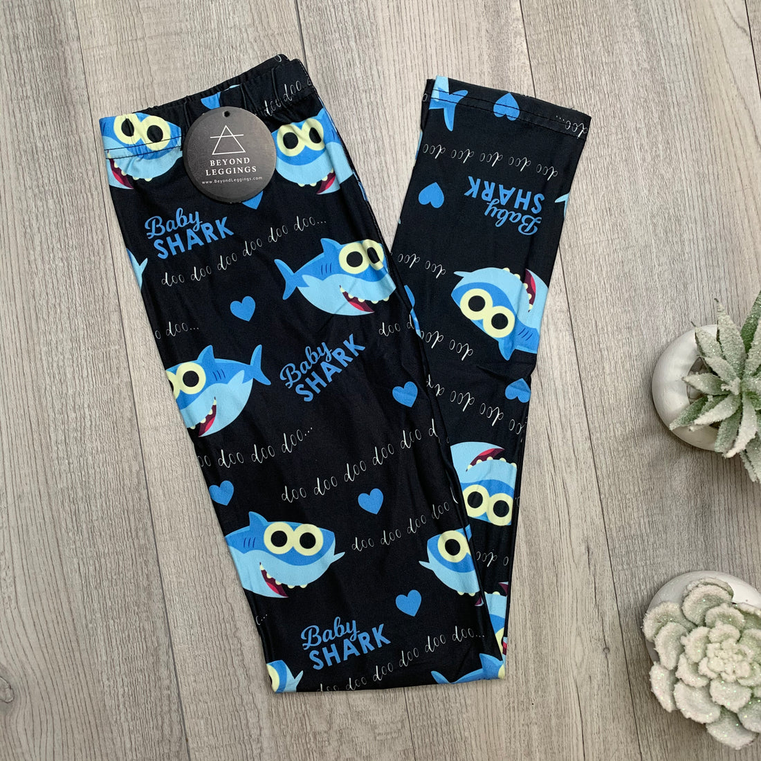 Extra Soft printed leggings with 4-way stretch fabric, so you can move with absolute comfort and ease.