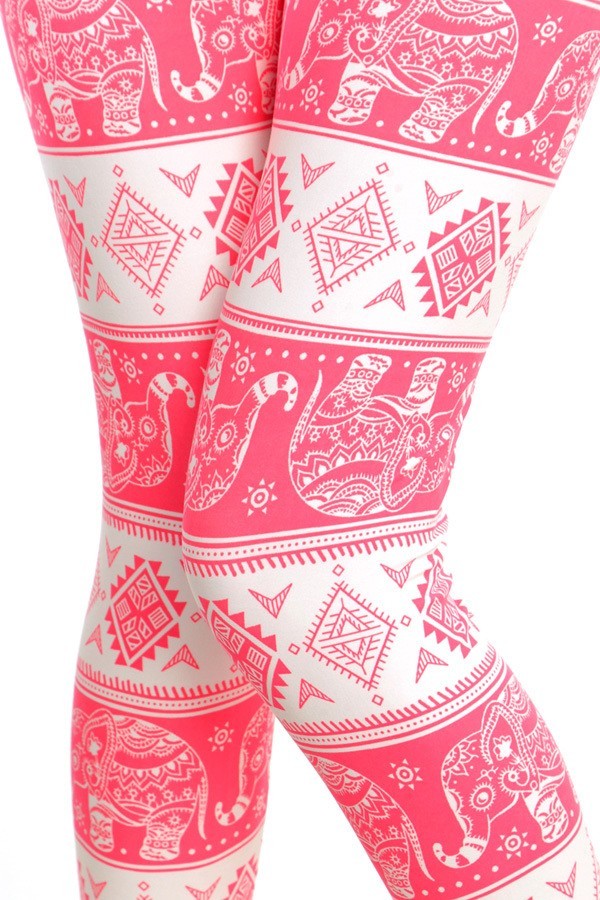 Extra Soft printed leggings with 4-way stretch fabric, so you can move with absolute comfort and ease.