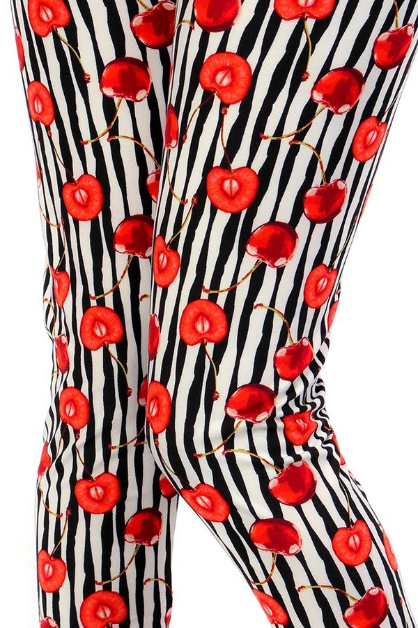 Extra Soft printed leggings with 4-way stretch fabric, so you can move with absolute comfort and ease.