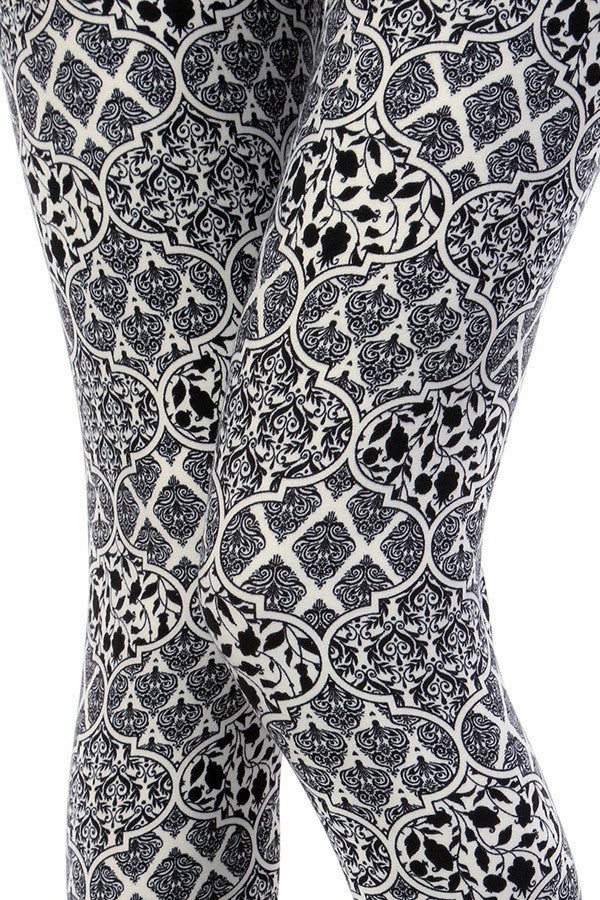 Extra Soft printed leggings with 4-way stretch fabric, so you can move with absolute comfort and ease.