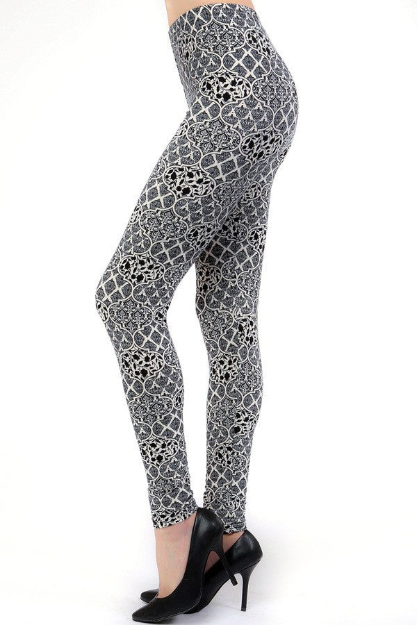 Black & White Quatrefoil Print Soft Leggings