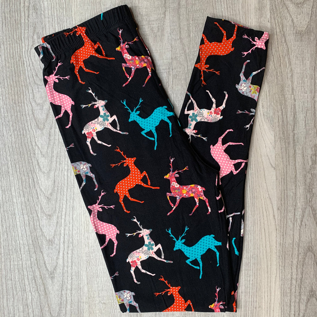 Extra Soft printed leggings with 4-way stretch fabric, so you can move with absolute comfort and ease.