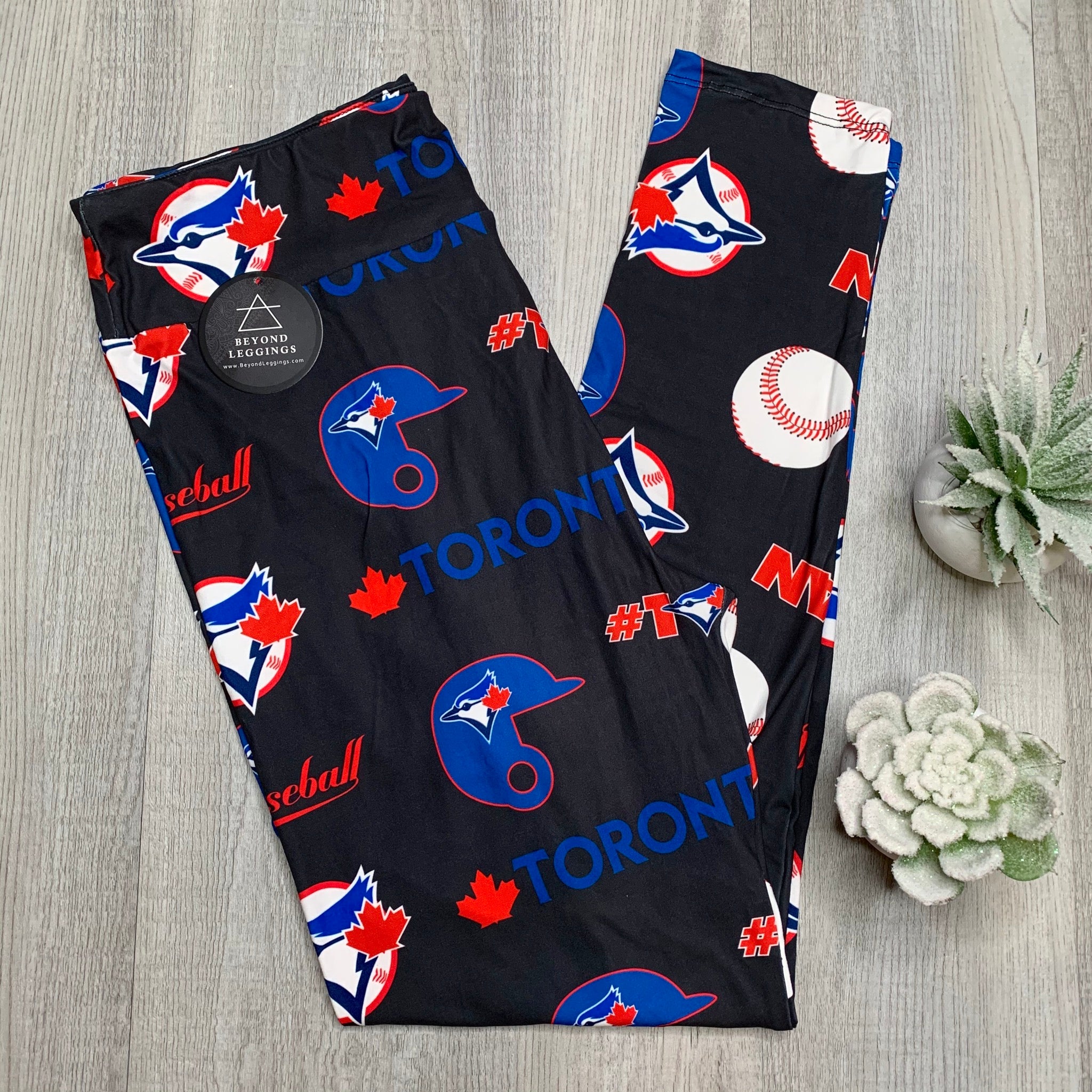 Extra Soft printed leggings with 4-way stretch fabric, so you can move with absolute comfort and ease.
