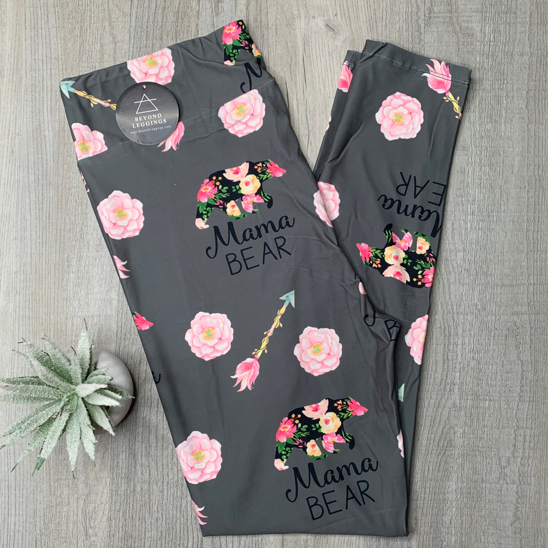 Extra Soft printed leggings with 4-way stretch fabric, so you can move with absolute comfort and ease.