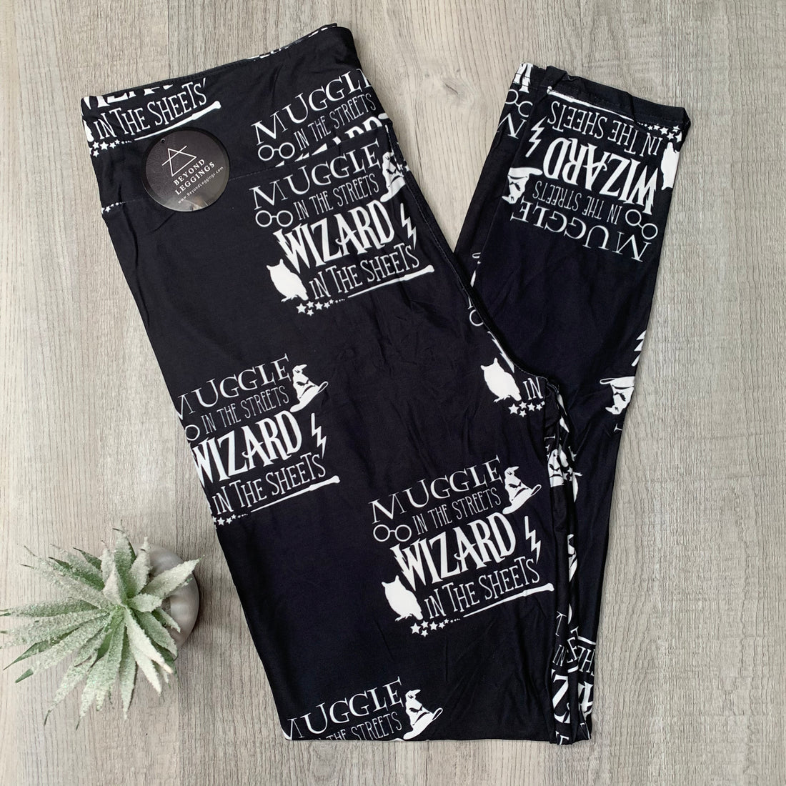 Extra Soft printed leggings with 4-way stretch fabric, so you can move with absolute comfort and ease.