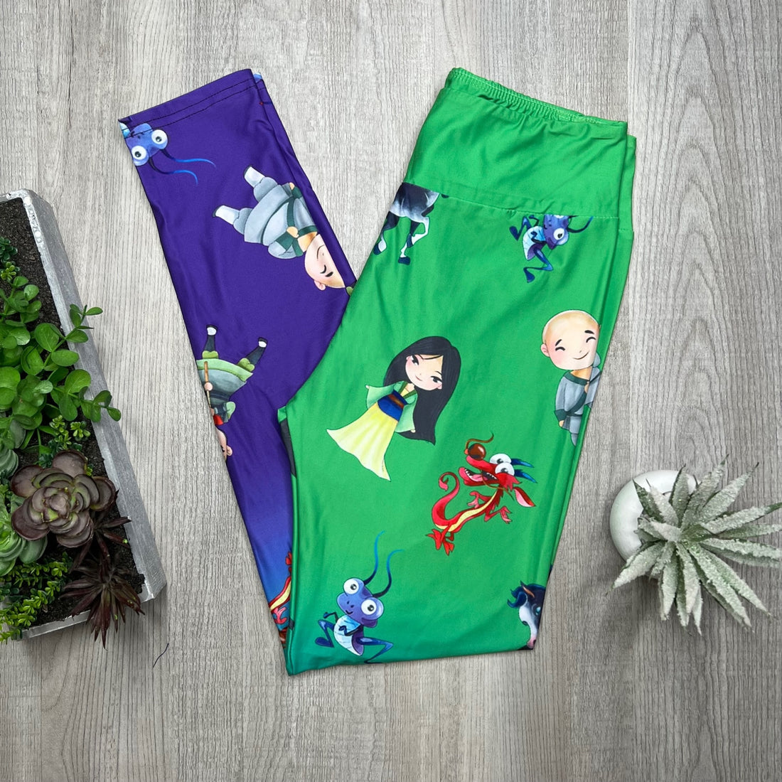 Extra Soft printed leggings with 4-way stretch fabric, so you can move with absolute comfort and ease.