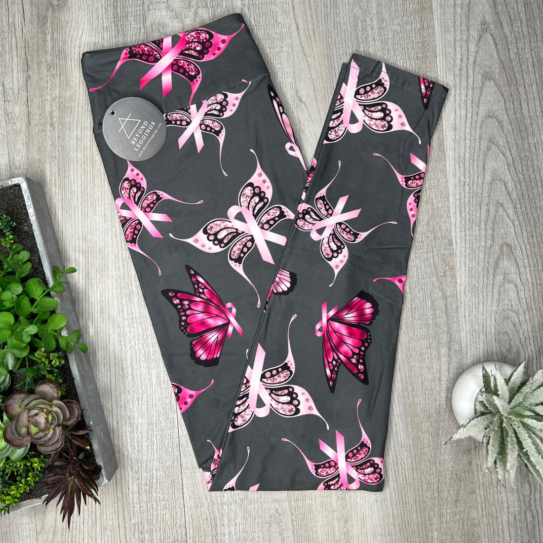 Extra Soft printed leggings with 4-way stretch fabric, so you can move with absolute comfort and ease.