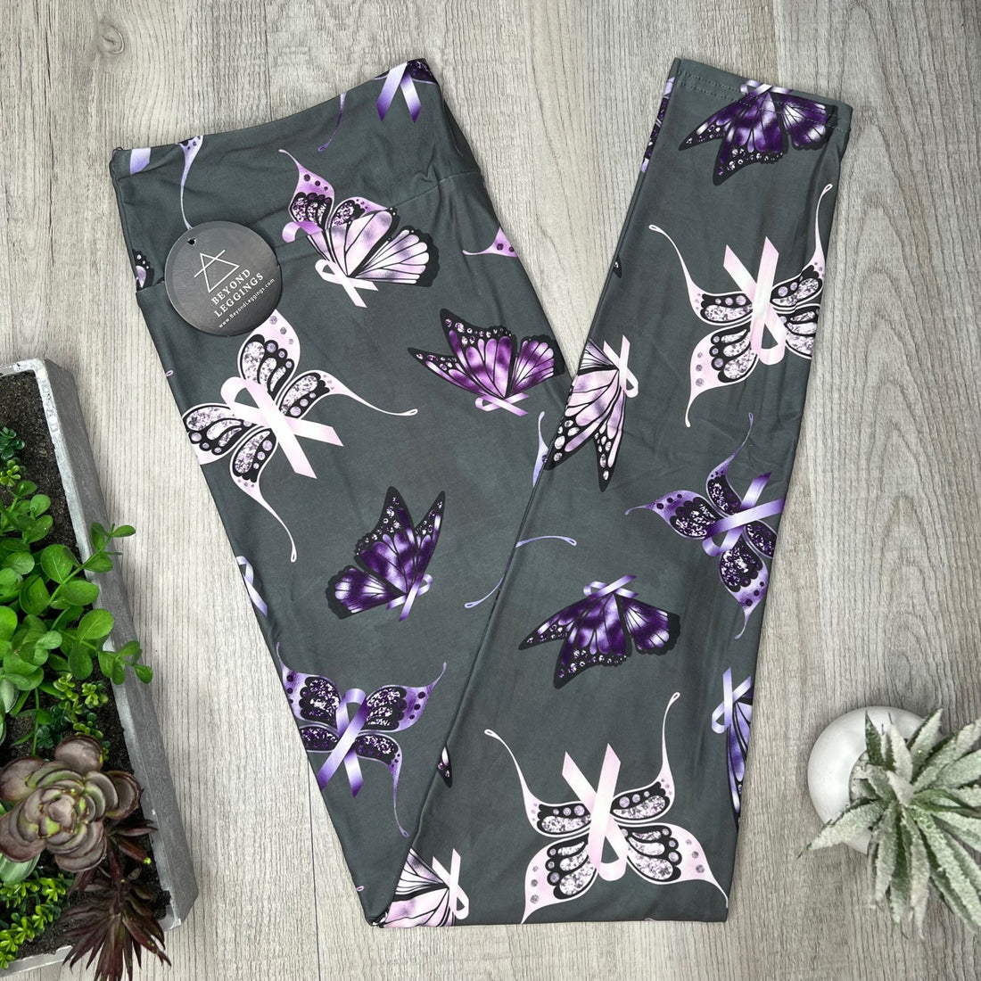 Extra Soft printed leggings with 4-way stretch fabric, so you can move with absolute comfort and ease.