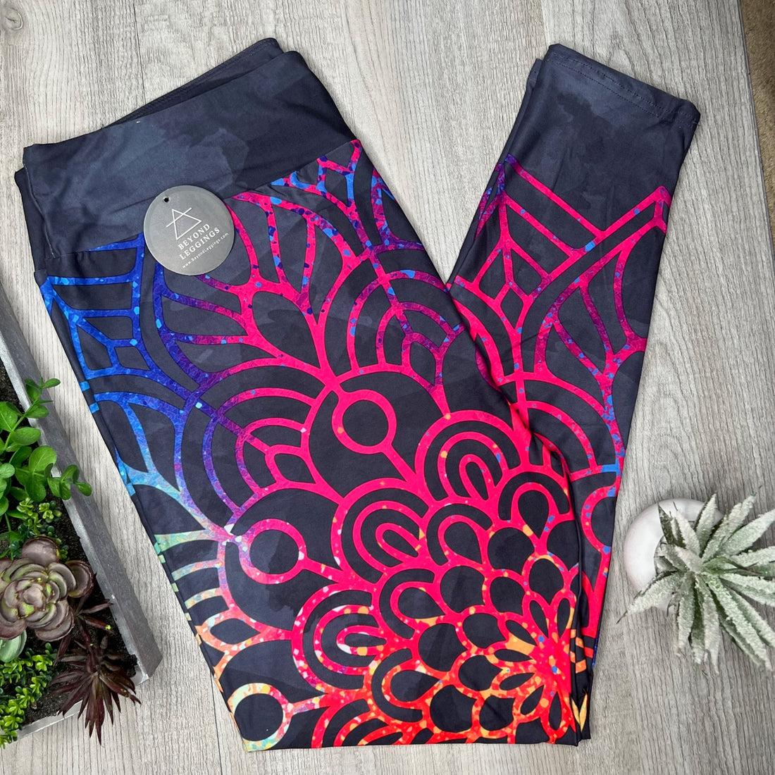 Extra Soft printed leggings with 4-way stretch fabric, so you can move with absolute comfort and ease.