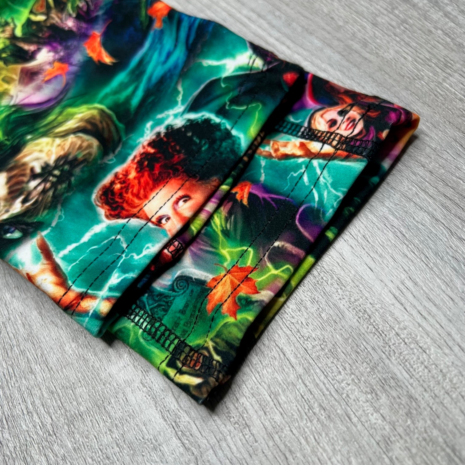 Vivid Hocus Pocus Themed Print Leggings w/ Pockets
