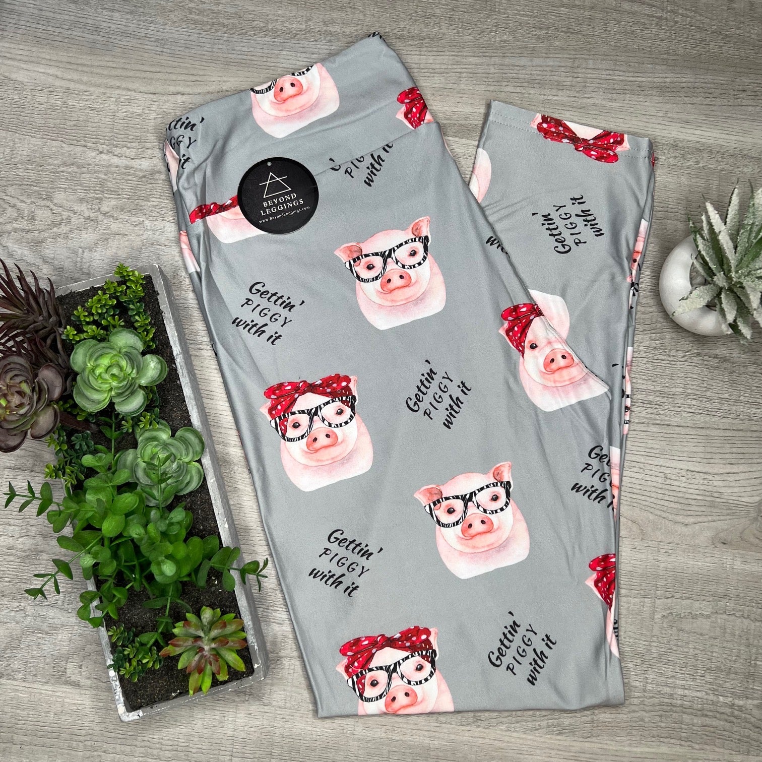 Extra Soft printed leggings with 4-way stretch fabric, so you can move with absolute comfort and ease.