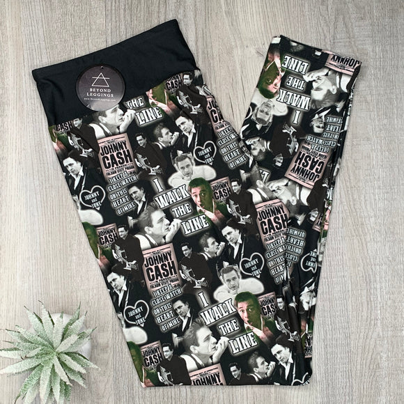 Extra Soft printed leggings with 4-way stretch fabric, so you can move with absolute comfort and ease.