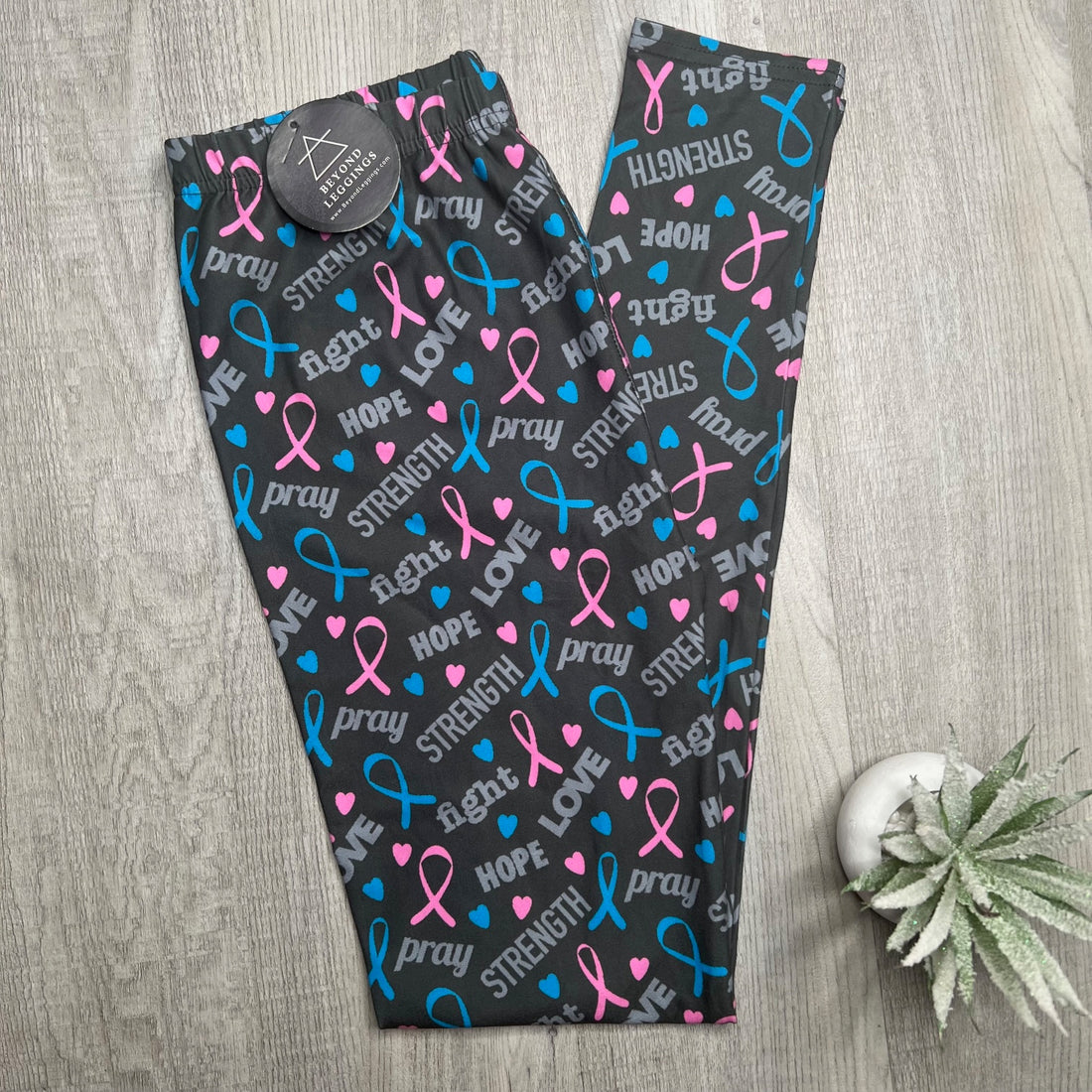 Extra Soft printed leggings with 4-way stretch fabric, so you can move with absolute comfort and ease.