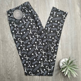 Extra Soft printed leggings with 4-way stretch fabric, so you can move with absolute comfort and ease.