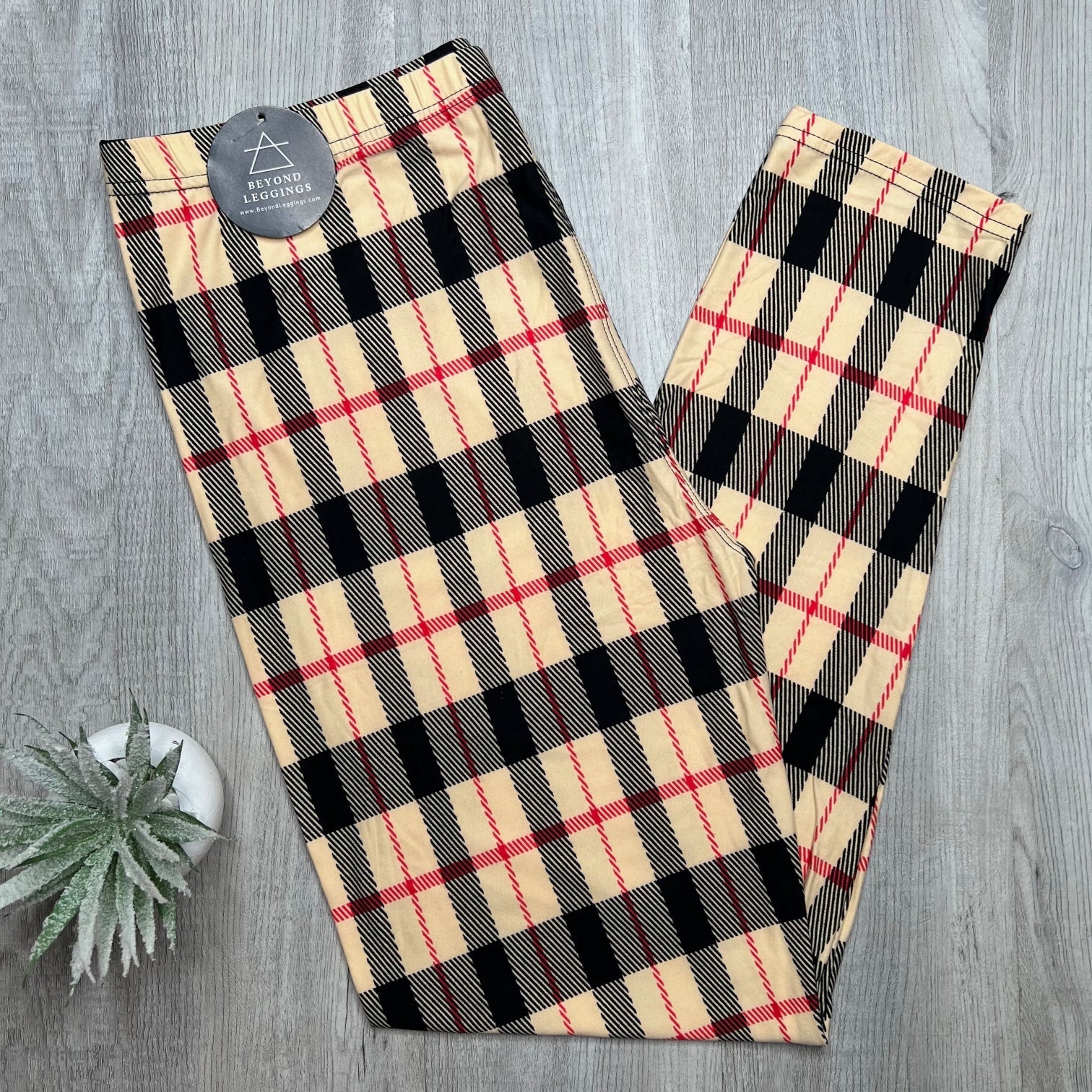 Extra Soft printed leggings with 4-way stretch fabric, so you can move with absolute comfort and ease.