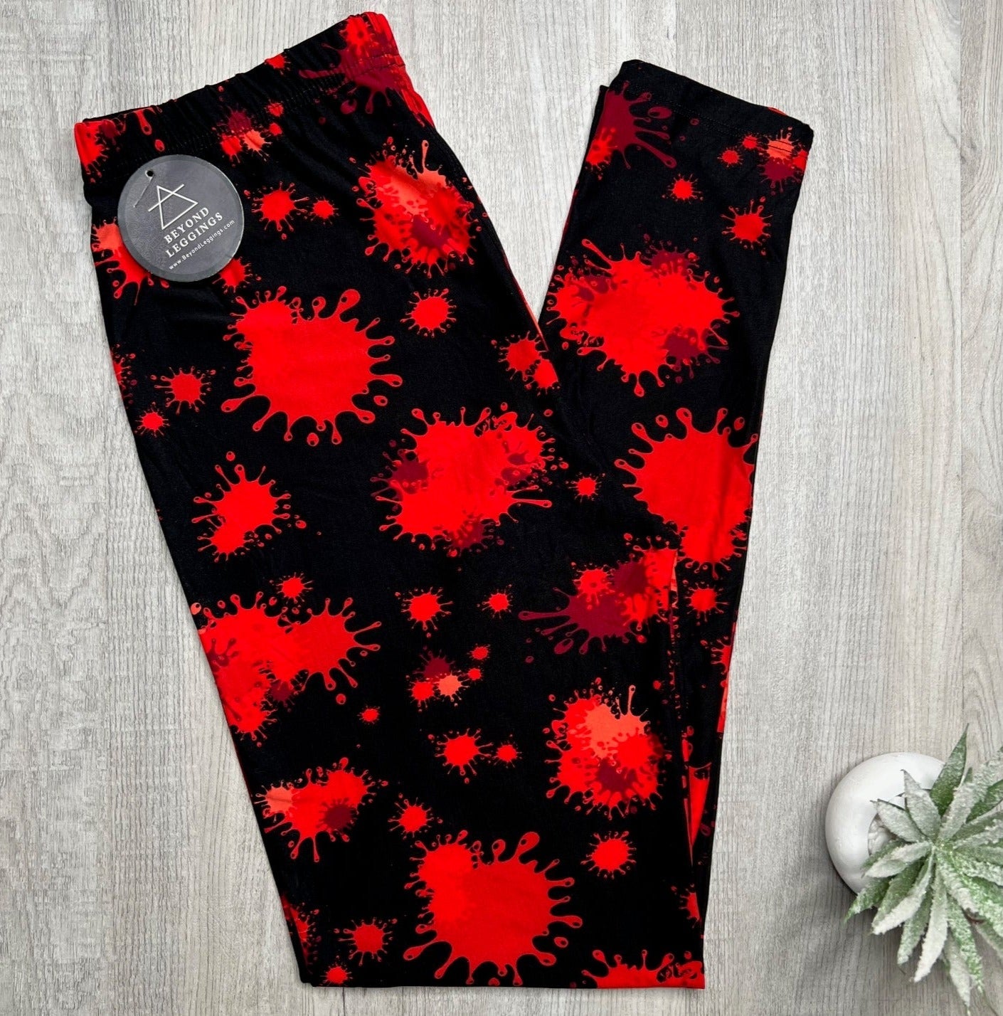 Extra Soft printed leggings with 4-way stretch fabric, so you can move with absolute comfort and ease.