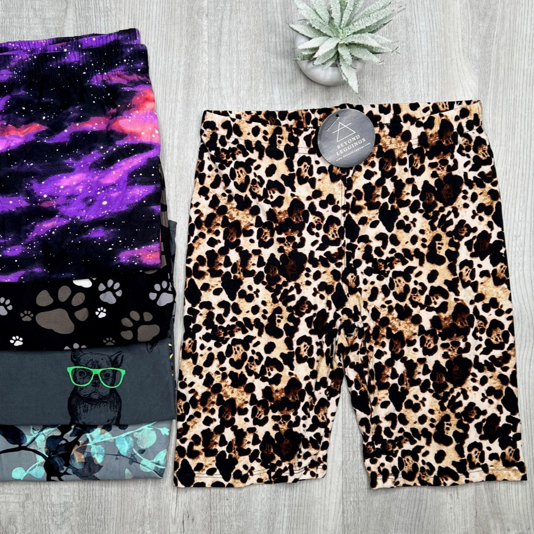 Extra Soft printed leggings with 4-way stretch fabric, so you can move with absolute comfort and ease.