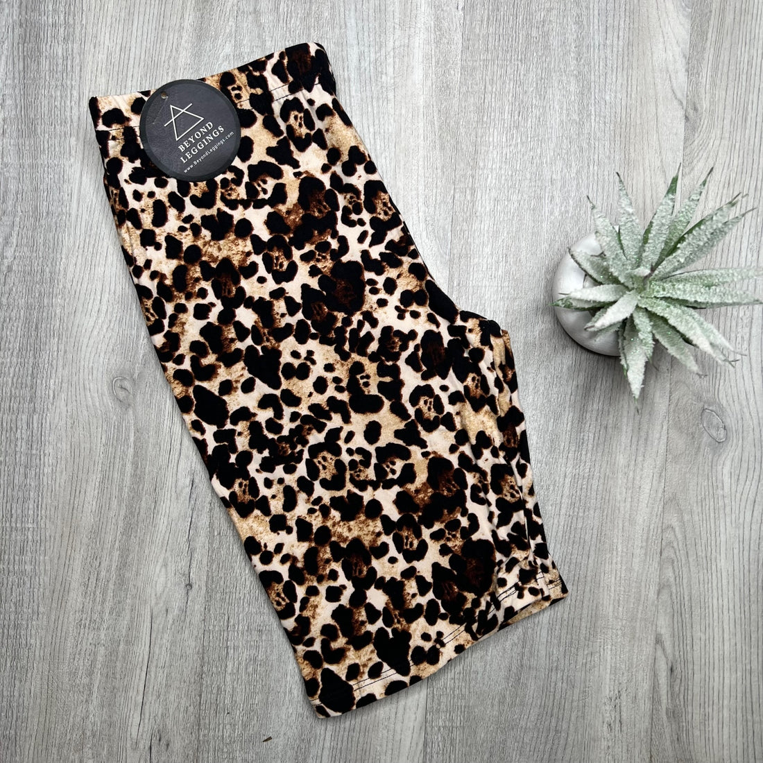 Extra Soft printed leggings with 4-way stretch fabric, so you can move with absolute comfort and ease.