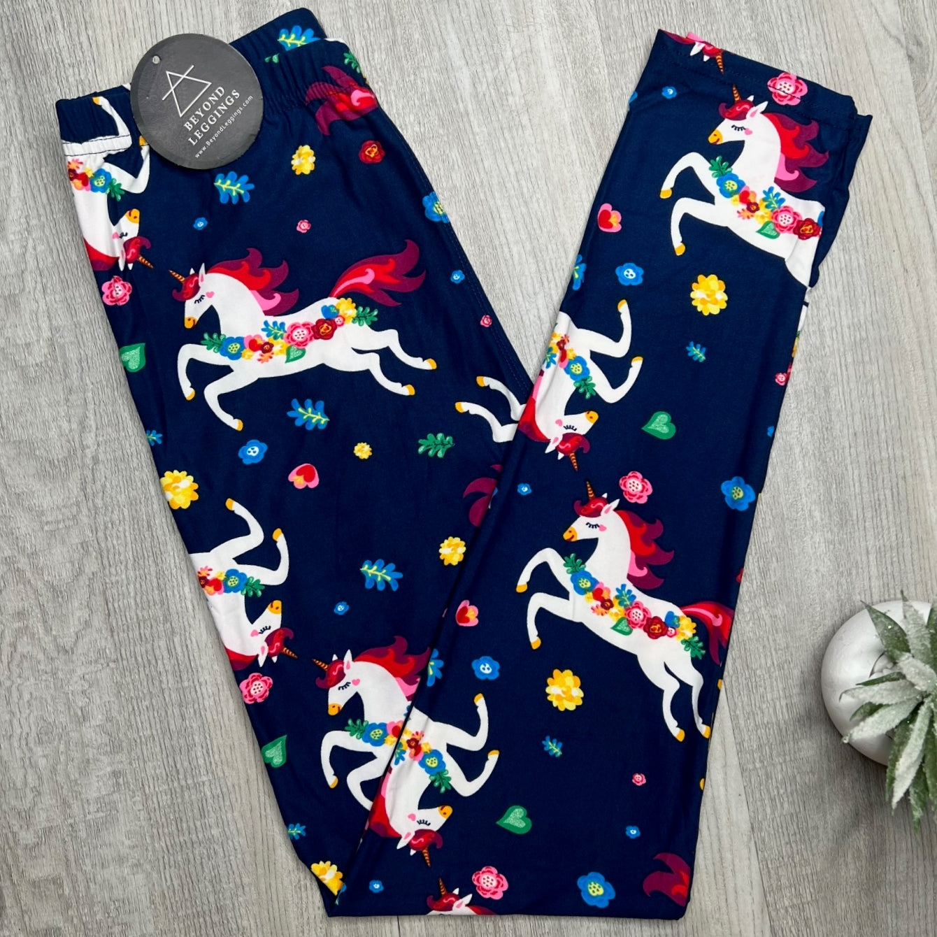 Extra Soft printed leggings with 4-way stretch fabric, so you can move with absolute comfort and ease.