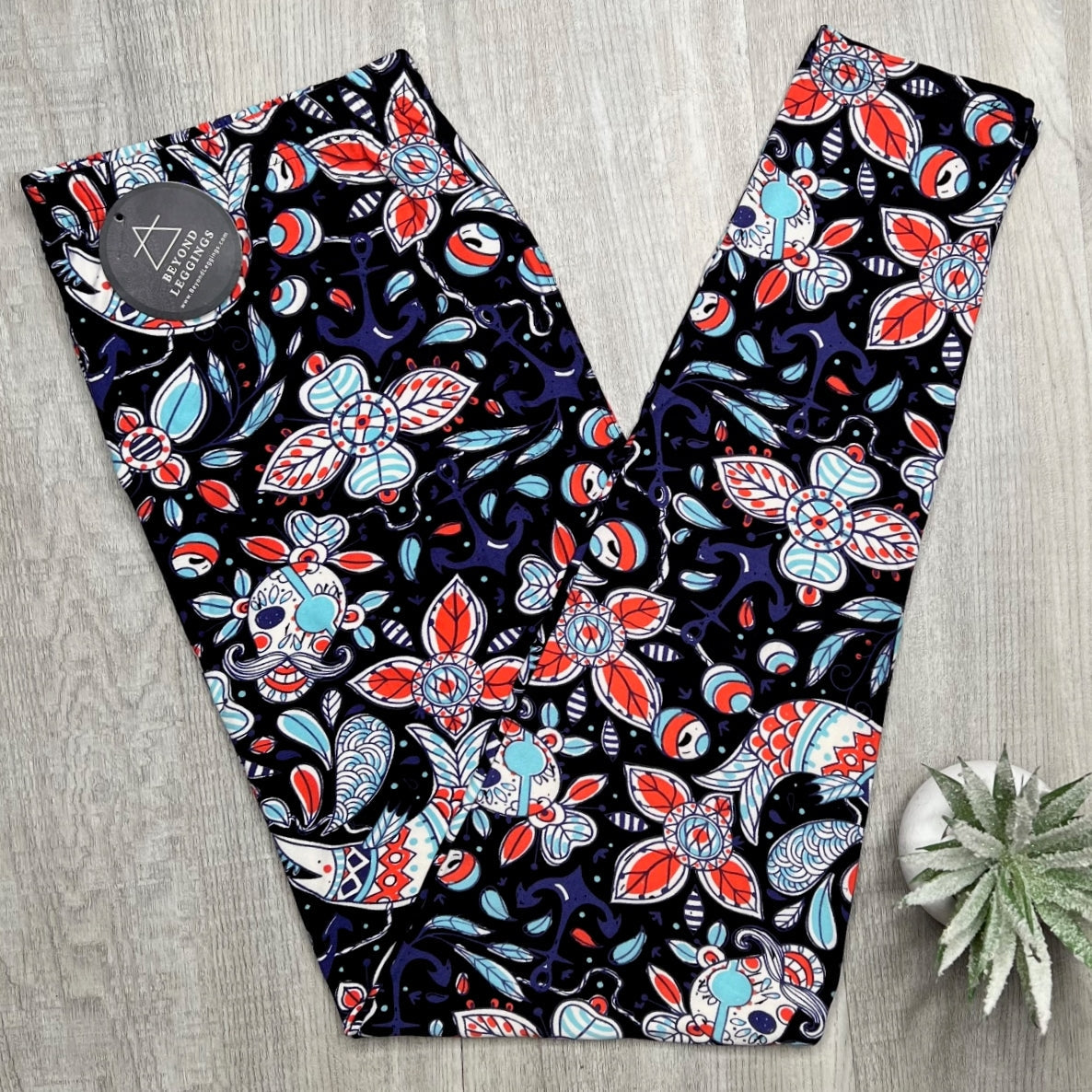 Extra Soft printed leggings with 4-way stretch fabric, so you can move with absolute comfort and ease.