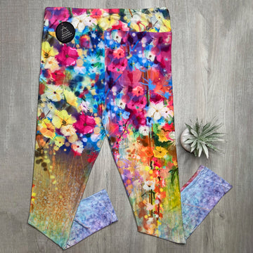 Extra Soft printed leggings with 4-way stretch fabric, so you can move with absolute comfort and ease.