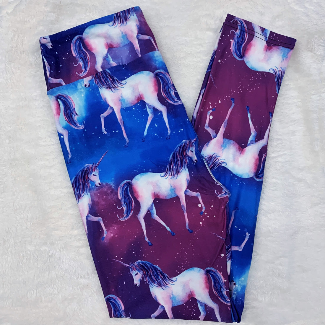 Extra Soft printed leggings with 4-way stretch fabric, so you can move with absolute comfort and ease.