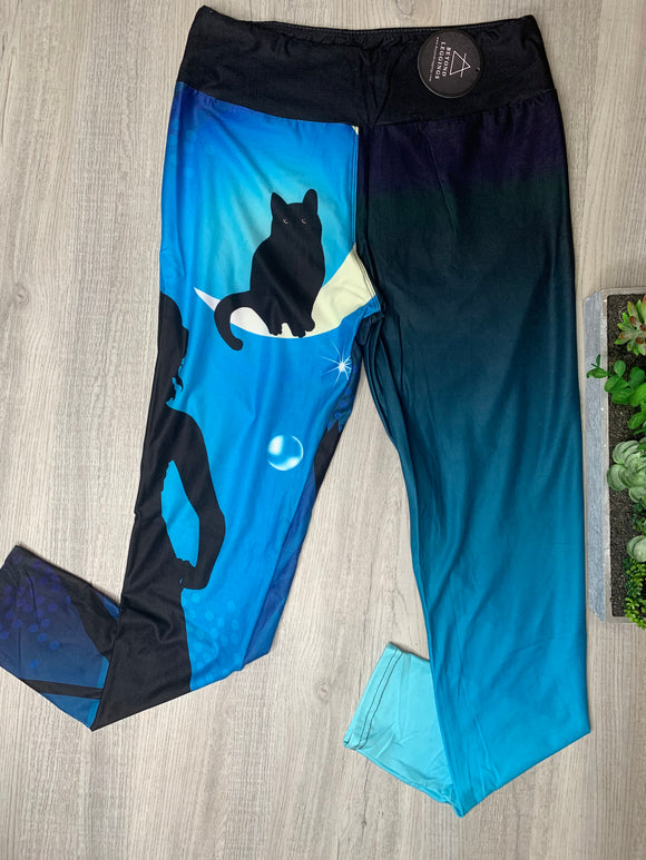 Extra Soft printed leggings with 4-way stretch fabric, so you can move with absolute comfort and ease.