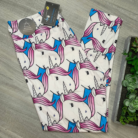 Extra Soft printed leggings with 4-way stretch fabric, so you can move with absolute comfort and ease.