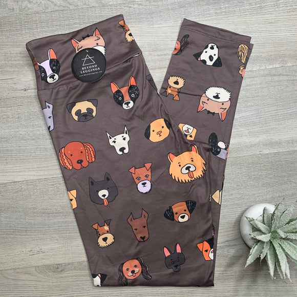 Extra Soft printed leggings with 4-way stretch fabric, so you can move with absolute comfort and ease.