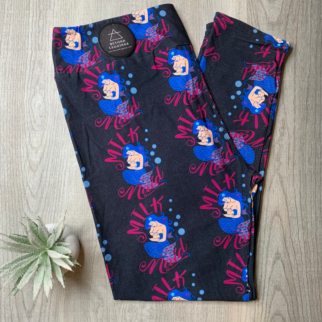 Extra Soft printed leggings with 4-way stretch fabric, so you can move with absolute comfort and ease.