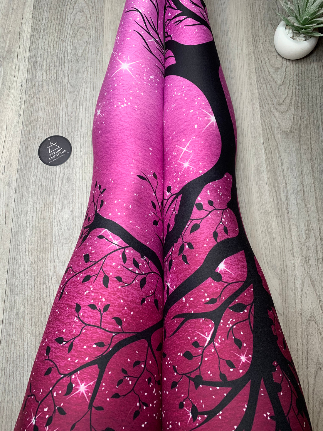 Extra Soft printed leggings with 4-way stretch fabric, so you can move with absolute comfort and ease.