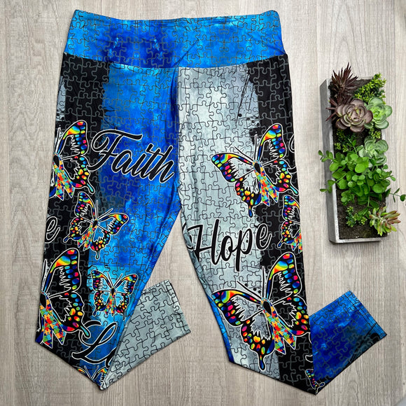 Extra Soft printed leggings with 4-way stretch fabric, so you can move with absolute comfort and ease.