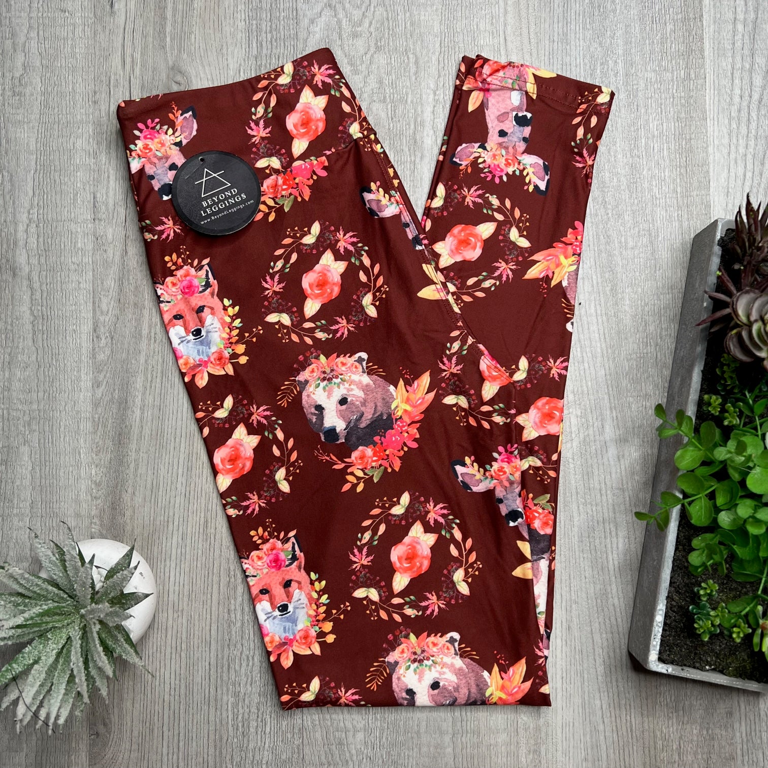 Extra Soft printed leggings with 4-way stretch fabric, so you can move with absolute comfort and ease.