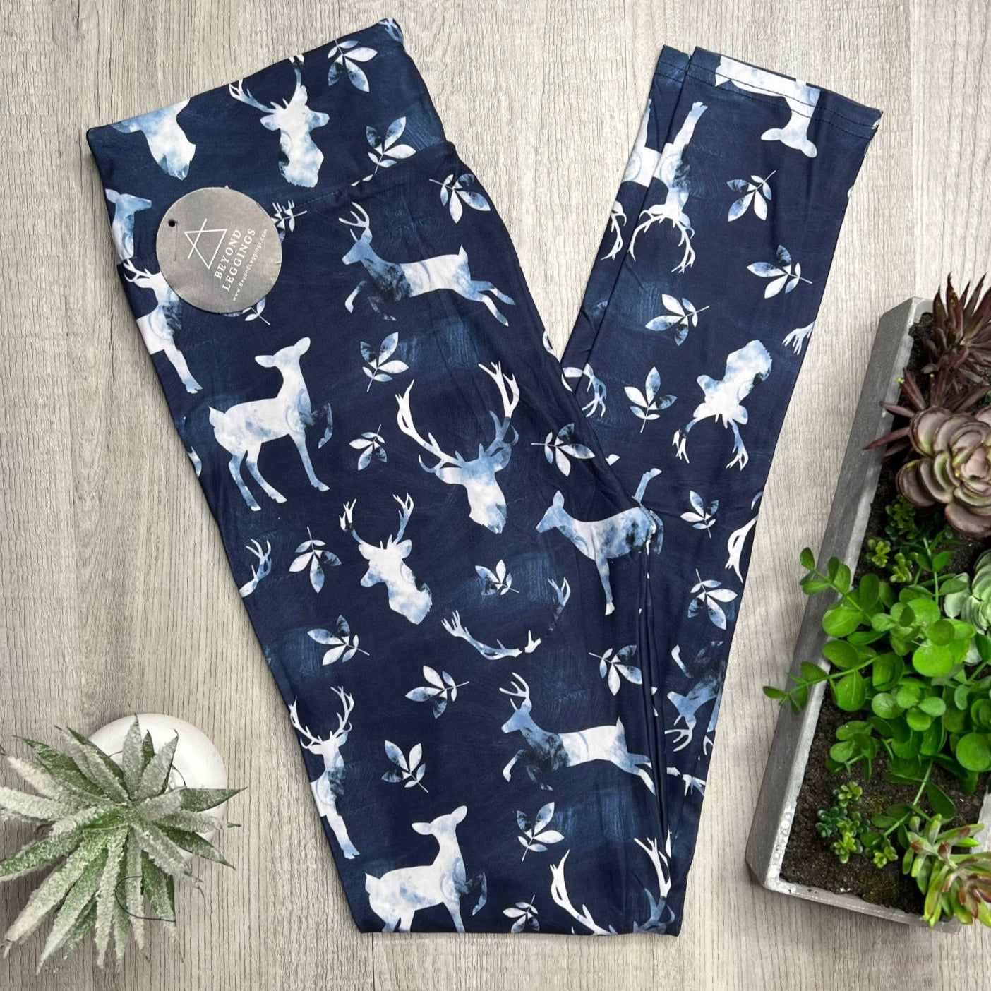 Extra Soft printed leggings with 4-way stretch fabric, so you can move with absolute comfort and ease.