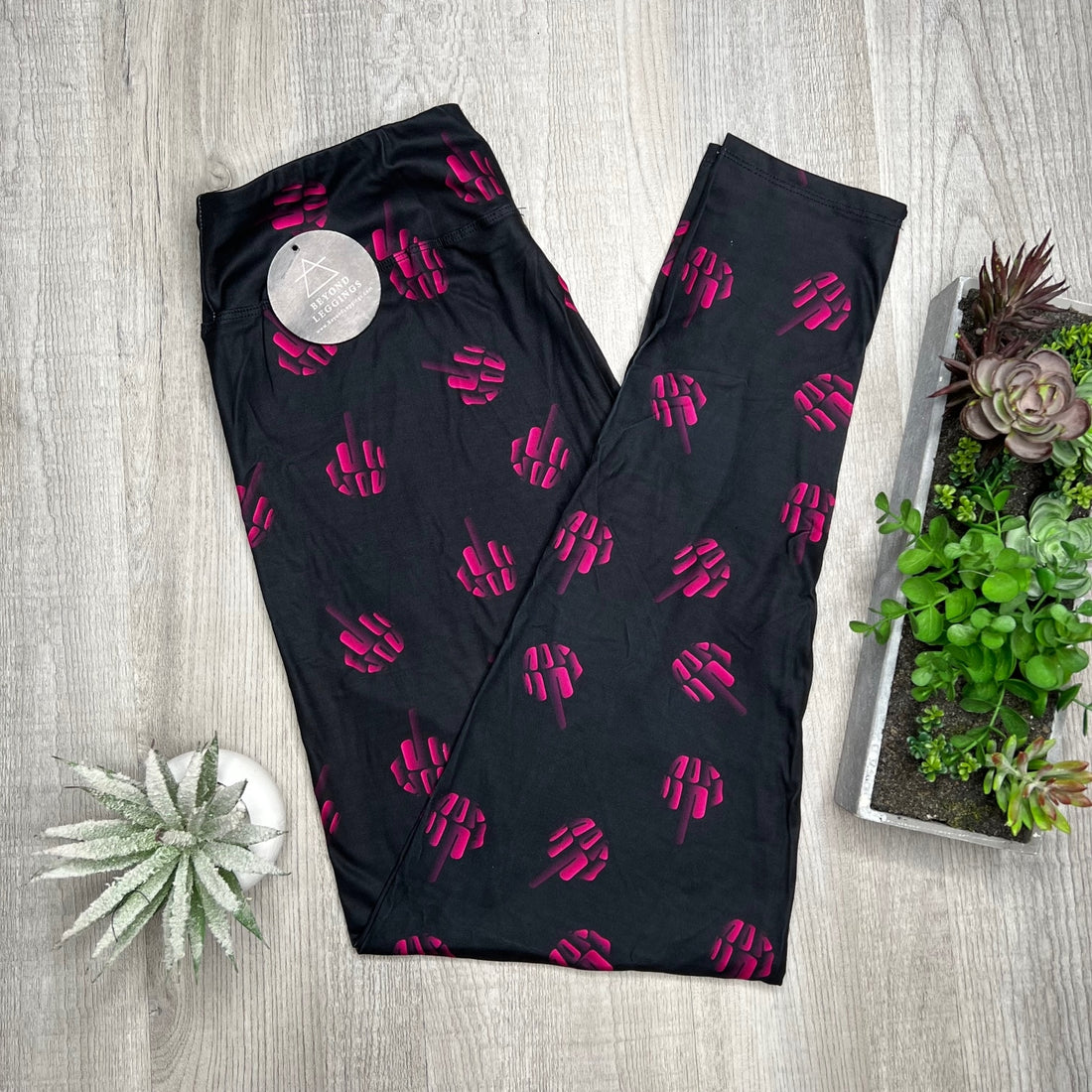 Extra Soft printed leggings with 4-way stretch fabric, so you can move with absolute comfort and ease.