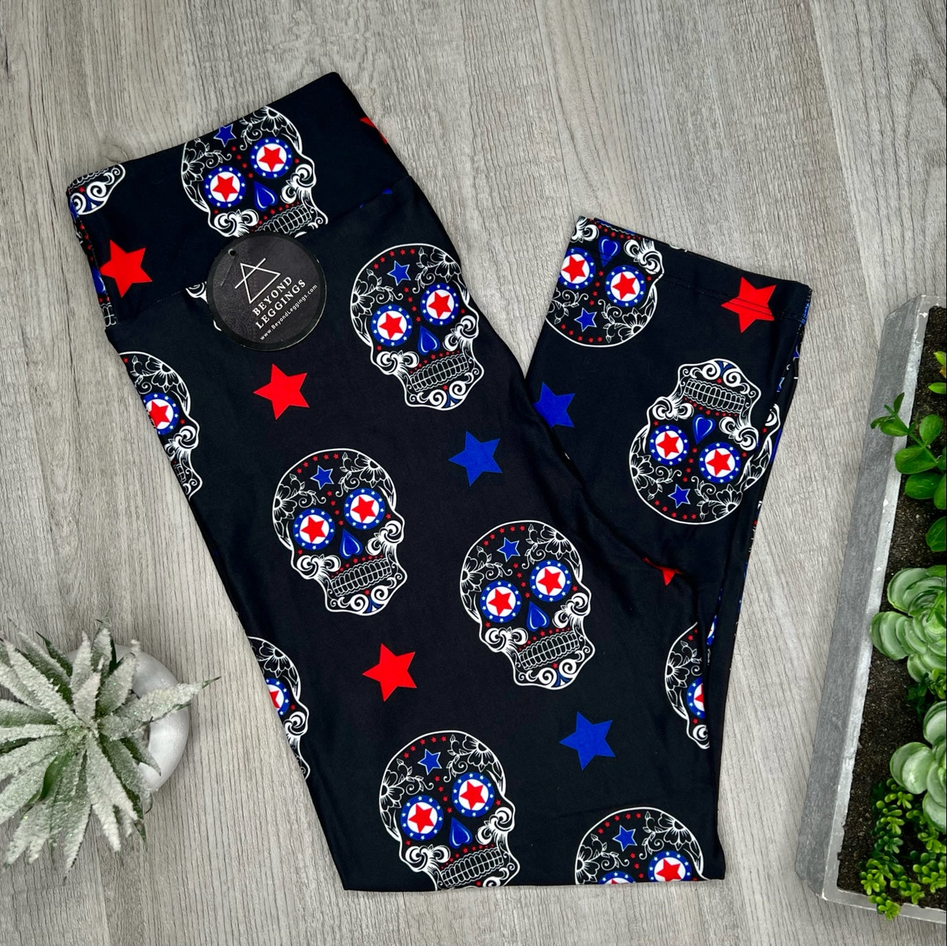 Extra Soft printed leggings with 4-way stretch fabric, so you can move with absolute comfort and ease.