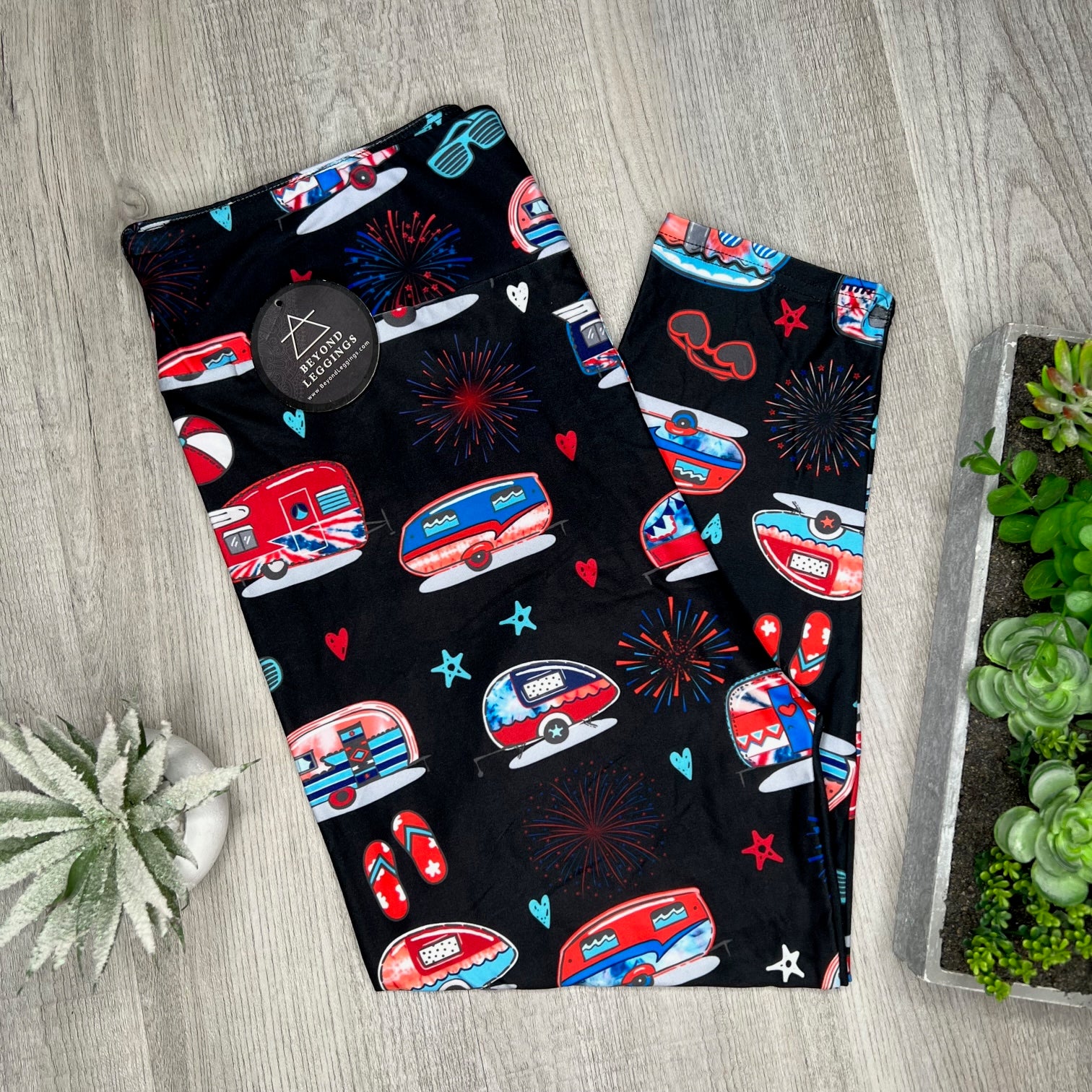 Extra Soft printed leggings with 4-way stretch fabric, so you can move with absolute comfort and ease.