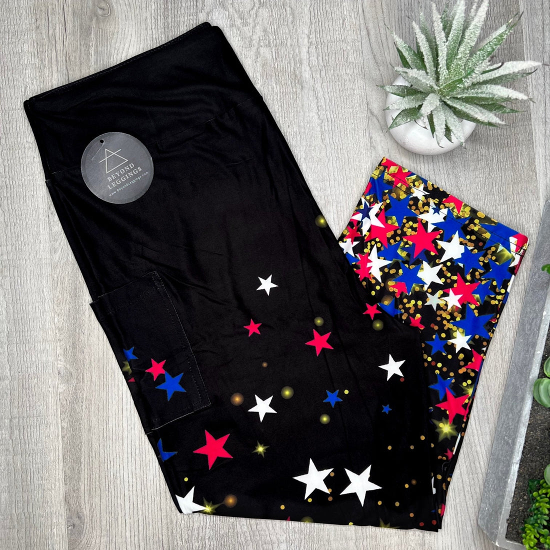 Falling Twinkle Star Print Capri Leggings w/ Pockets - Red White & Blue