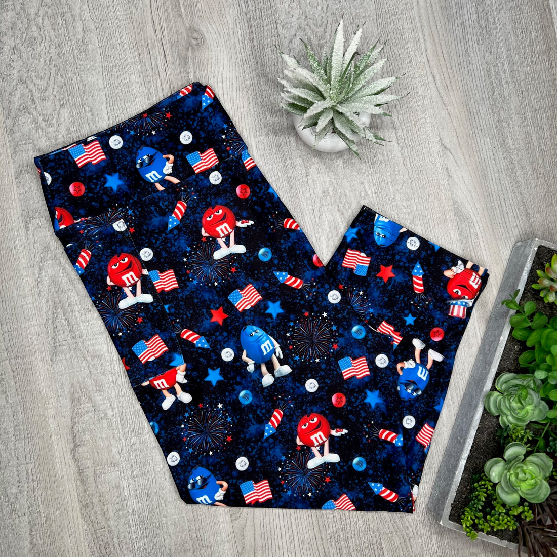 Extra Soft printed leggings with 4-way stretch fabric, so you can move with absolute comfort and ease.