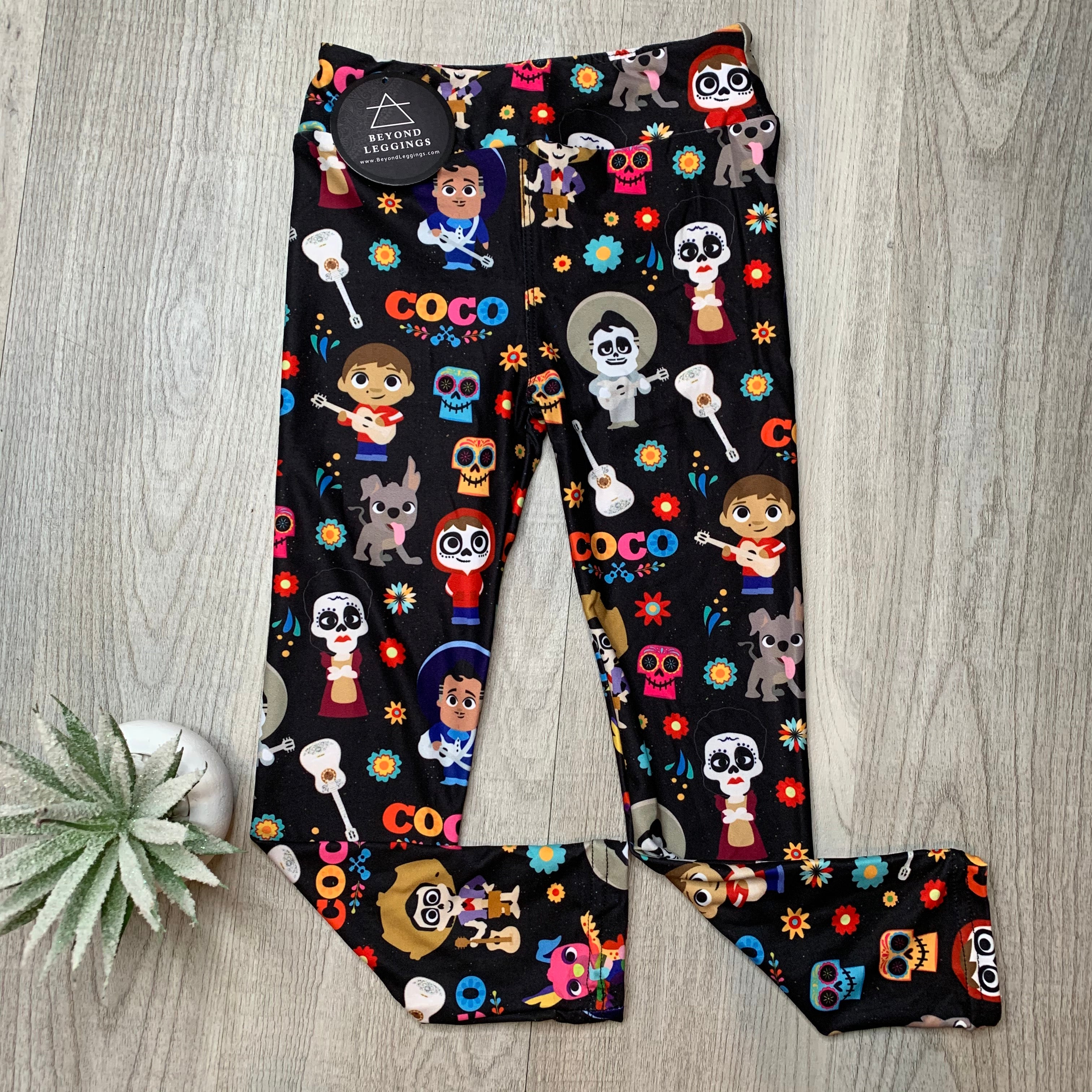 Extra Soft printed leggings with 4-way stretch fabric, so you can move with absolute comfort and ease.