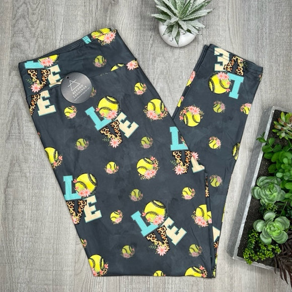 Extra Soft printed leggings with 4-way stretch fabric, so you can move with absolute comfort and ease.