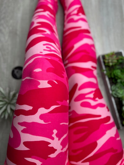 Extra Soft printed leggings with 4-way stretch fabric, so you can move with absolute comfort and ease.