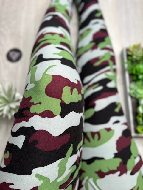 Extra Soft printed leggings with 4-way stretch fabric, so you can move with absolute comfort and ease.