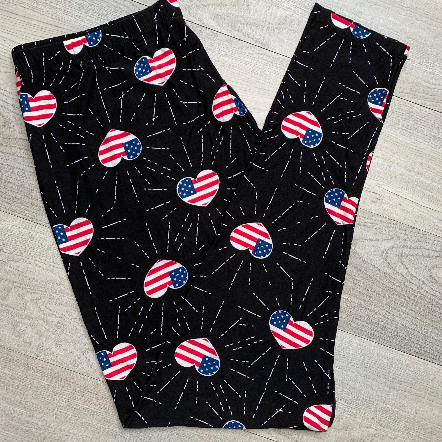 Extra Soft printed leggings with 4-way stretch fabric, so you can move with absolute comfort and ease.