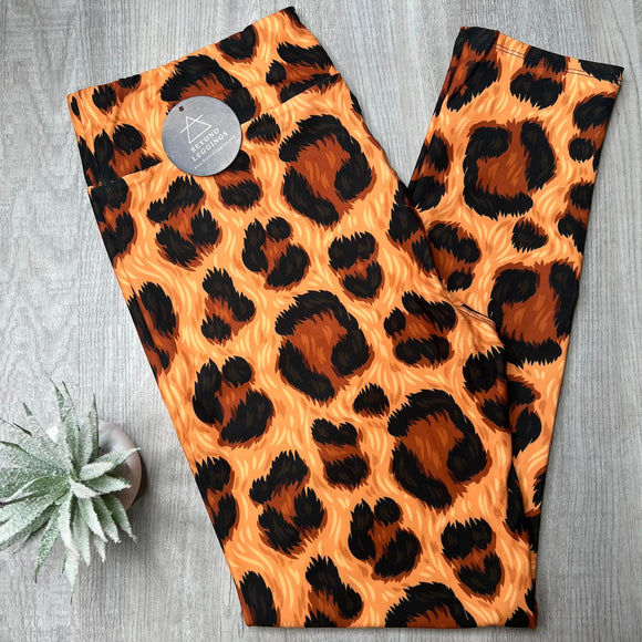 Extra Soft printed leggings with 4-way stretch fabric, so you can move with absolute comfort and ease.