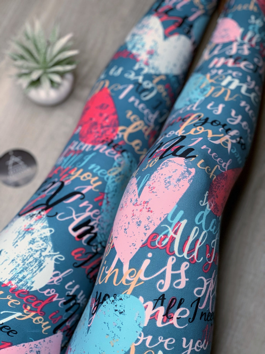 Extra Soft printed leggings with 4-way stretch fabric, so you can move with absolute comfort and ease.