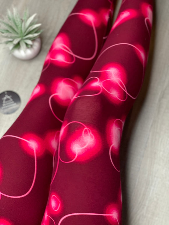 Extra Soft printed leggings with 4-way stretch fabric, so you can move with absolute comfort and ease.